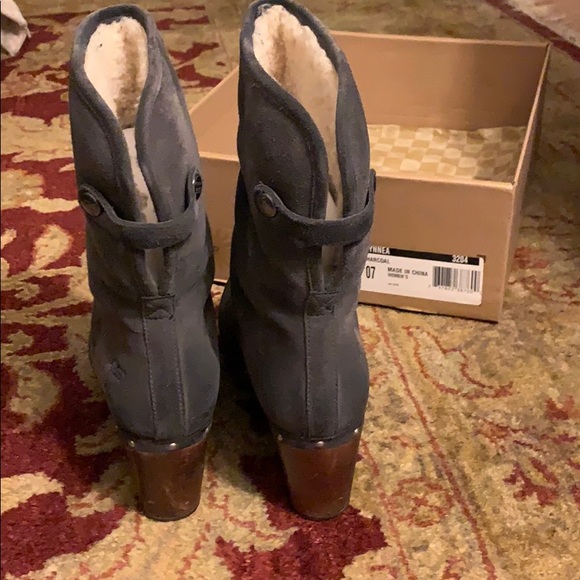 UGG boot - Picture 2 of 4